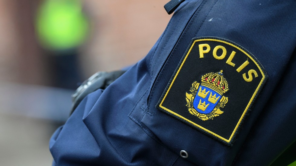  En 24-årig man har åtalats, misstänkt för flera fall av olaga hot. Bland annat hotade han vid två olika tillfällen att skada en polis.