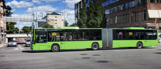 Placera kortläsare vid mitt-och bakdörrarna