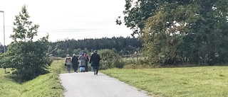 Elever klagar på långa promenader