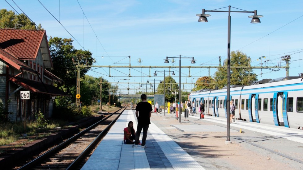 Goda pendlingsmöjligheter lockar folk från Stockholm, tror Jimmy Moberg, mäklare i Knivsta. 