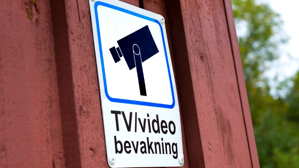 Från och med med maj nästa år kommer inte kommuner att behöva söka tillstånd för kamerabevakning.
