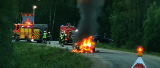 Personbil totalförstördes i brand: ”Började brinna under färd”