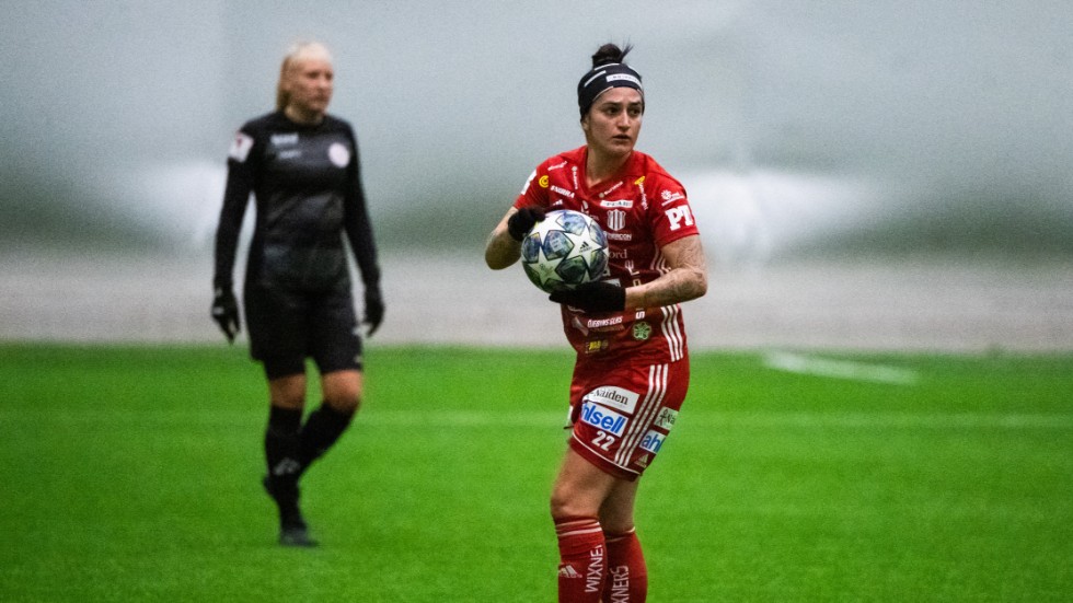 Fernanda Da Silva och övriga inom Piteå IF DFF försöker minimera umgänget utanför fotbollslaget.