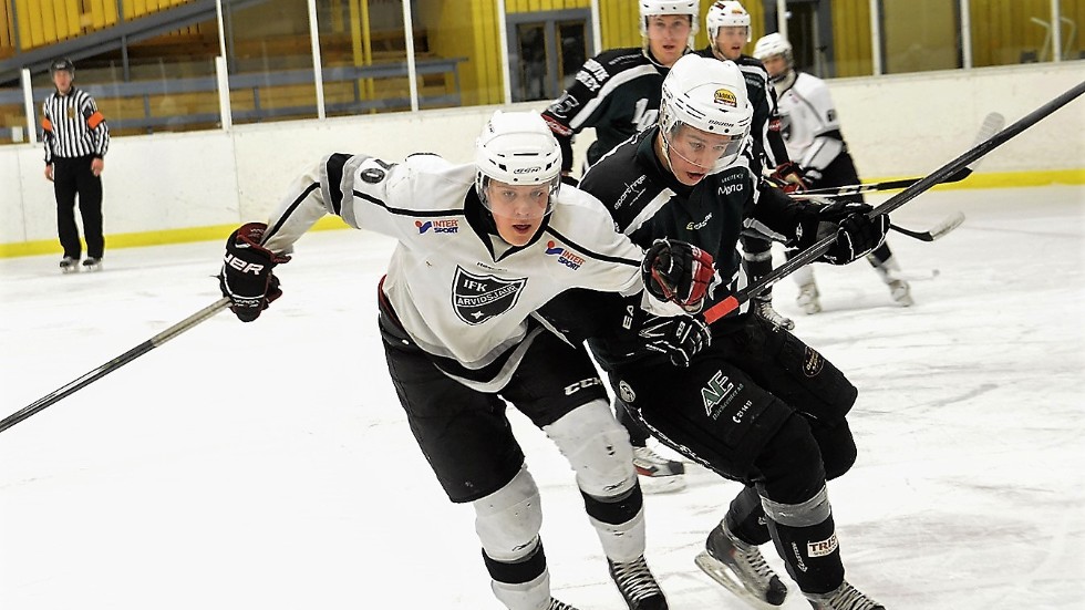 Arvidsjaurs skyttekung Anton Agelund gjorde 36 poäng på 9 matcher i trean. Nu jagar han nya poäng i tvåan efter nyår.