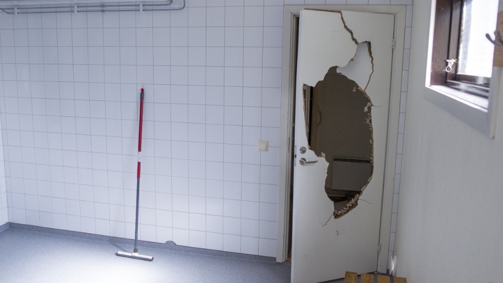 Efter att omklädningsrummen i Fålehagen ännu en gång blivit vandaliserade kan tillgängligheten till dem begränsas.