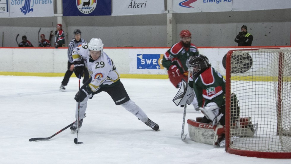 Max Forsman och hans Älvsby IF blev snuvade på platsen i hockeytvåan. 