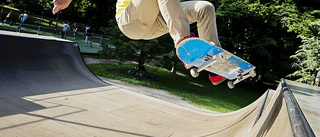 Bygg en halfpipe med kiosk i Drängsmark