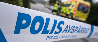 Trängde sig förbi polisavspärrning - åtalas