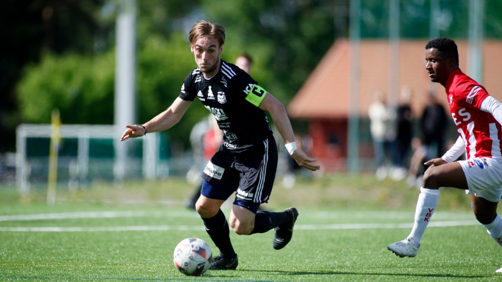 Fanna BK får precis som kollegan ESK i dagsläget rikta in sig på en halv säsong i division efter fotbollförbundets beslut i onsdags. 