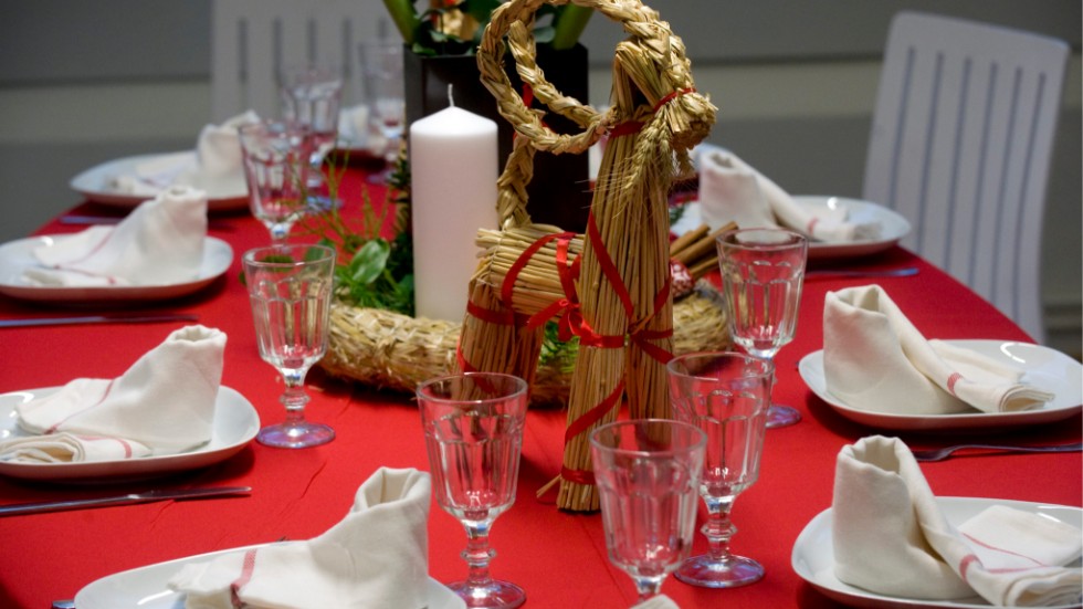 Alkohol hör varken julen eller firmans julbord till. Tänk efter du som är arbetsgivare och chef, manar skribenten. (Arkivbild)