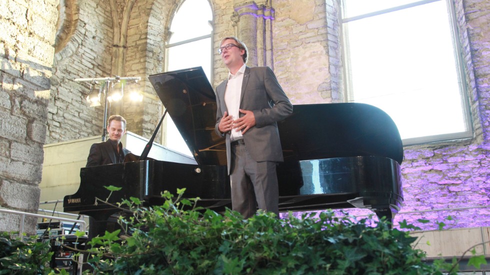 Henning von Schulman i S:t Nicolai i somras, då ackompanjerad av Henrik Måwe. 