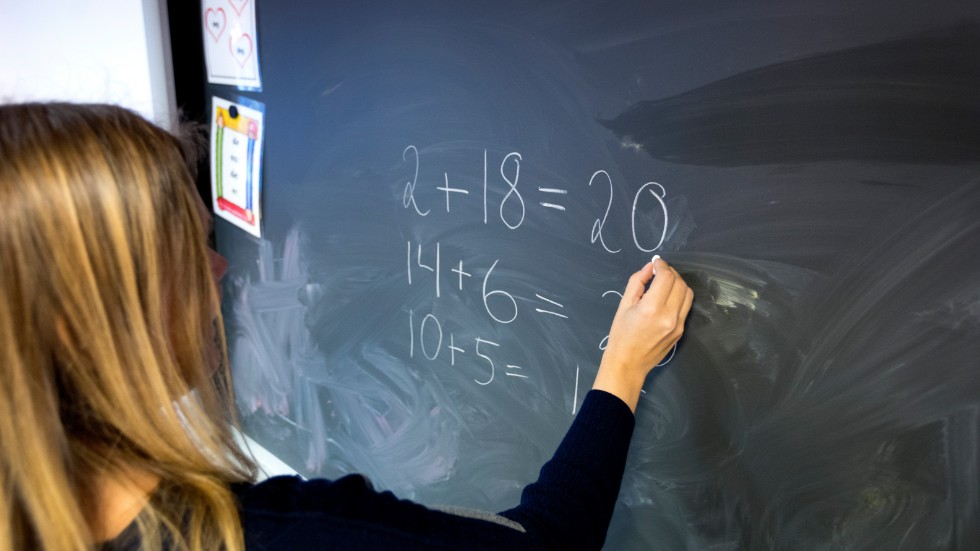 Bristen på lärare i Sverige anses allvarlig, och även inom skolan är bristen på behöriga lärare hög. Detta gäller främst matte och NO. (Arkivbild)