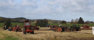 70 år ingen ålder på en traktor