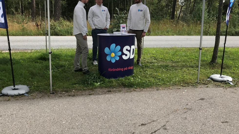 Simon Alm till vänster, och David Perez i mitten, är de som haft de ledande rollerna inom SD i Uppsala och regionen på senare tid. Nu ska båda tagit strid mot partitoppen i slutna SD-grupper på Facebook.