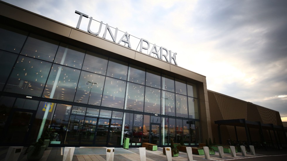 Den 81-åriga kvinnans bilfärder till Tuna Park har slutat med polisnärvaro vid två tillfällen.