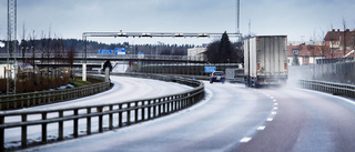 Personer kastade stenar på passerande lastbil