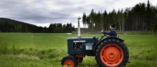 Mellan traktor och reaktor    