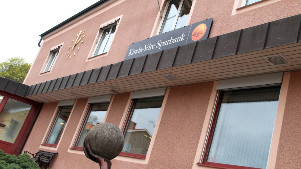 Kinda-Ydre Sparbank ska ersätta en småföretagare efter en unik dom.