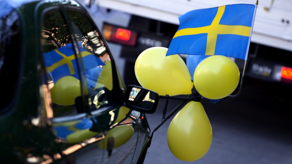 Restriktionerna finns för att rädda så många liv som möjligt, gör din plikt som medmänniska och följ dem, menar insändarskribenten.