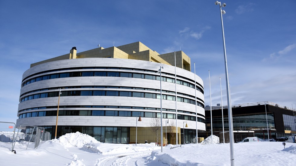 Lärare i Kiruna kommun som skrev på en protestlista blev kallade till samtal hos rektorn. Nu ber förvaltningschefen om ursäkt. 