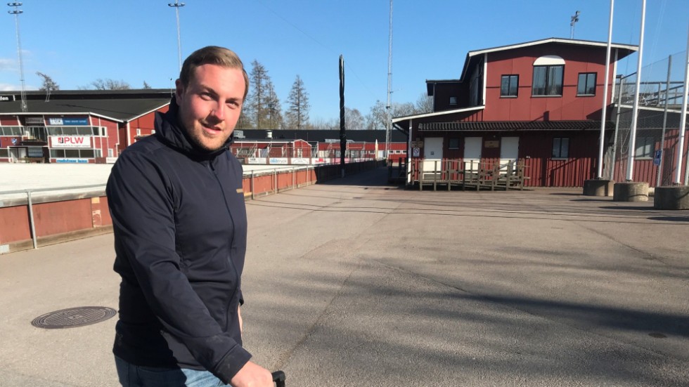 Han lämnade IFK Motala tidigare i våras. Men nu har Eric Lisell tänkt om. Den 27-årige mittfältaren har bestämt sig för fortsatt spel i elitserien med IFK. Trunken med nummer 14 bärs tillbaka.