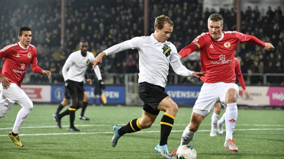 AIK, Kalmar FF och de övriga lagen i allsvenskan och superettan får betalt i förväg i sponsorintäkter från Svensk elitfotboll. Arkivbild.