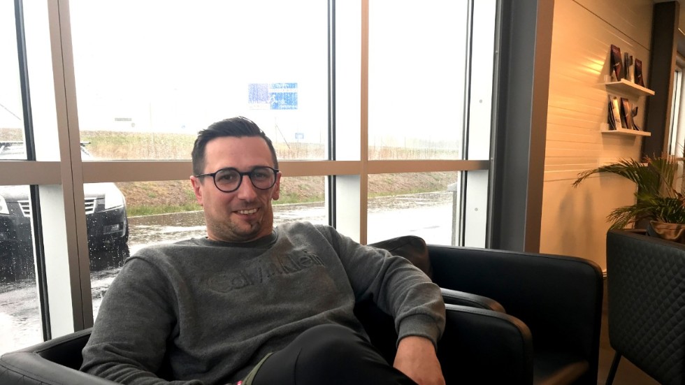 Samir Rekic är marknadsansvarig i Motala AIF:s styrelse och gästar veckans Sportsnack, om sin långa fotbollsresa från Bosnien och till åtta lokala klubbar i östgötabygden.