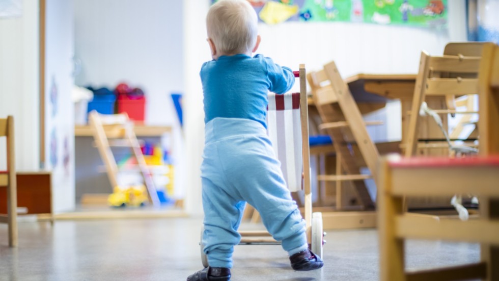 Vi har mycket att vara både stolta över och värna om på Motalas förskolor, menar debattörerna.