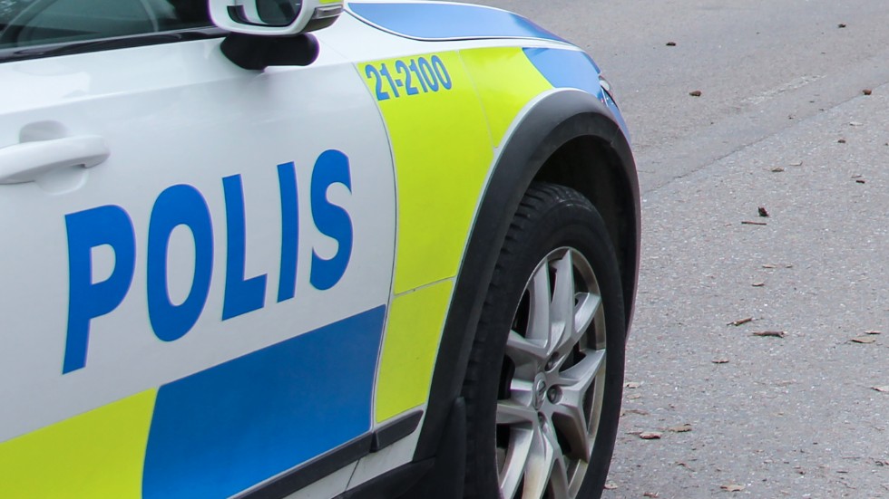 Polisen stoppade en cyklist i 50-årsåldern. Det ledde vidare till flera misstänkta för narkotikabrott.