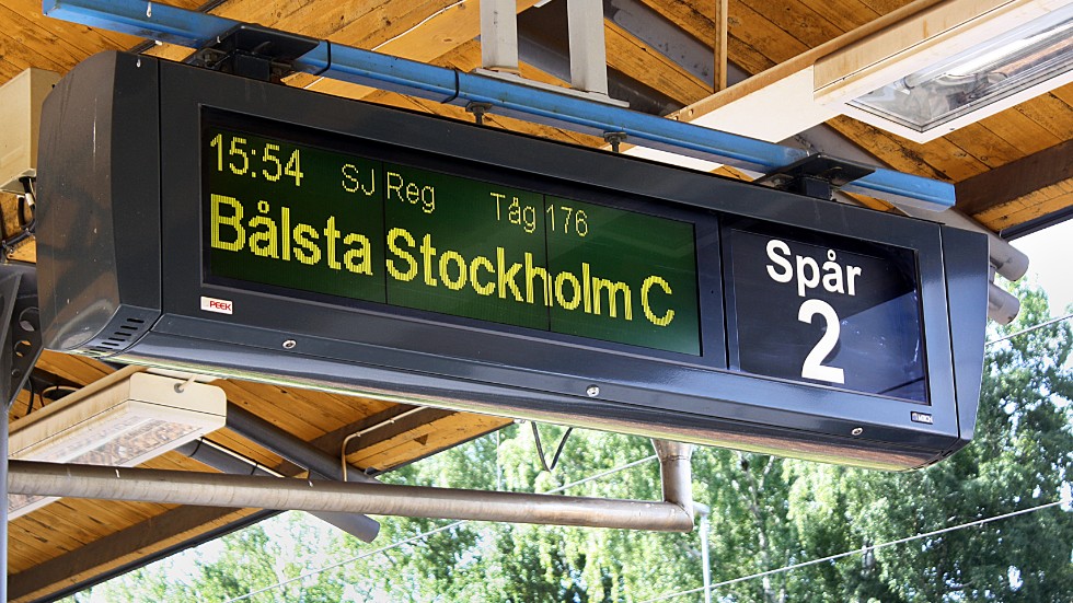 Den som planerar att åka tåg mellan Enköping och Stockholm i sommar får räkna med längre restider då tåg ersätts med buss från Bålsta.