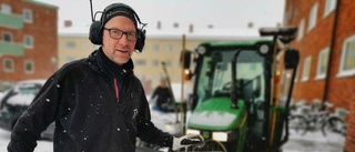 Äntligen får Robert ploga snö 