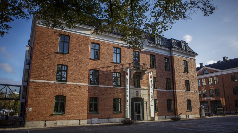 "Med anledning av att det pågår en arbetsmiljöutredning inom en enhet i regionen, en situation som också varit beskriven i media, vill vi klargöra regionens hållning och läget för arbetsmiljön i organisationen som helhet".