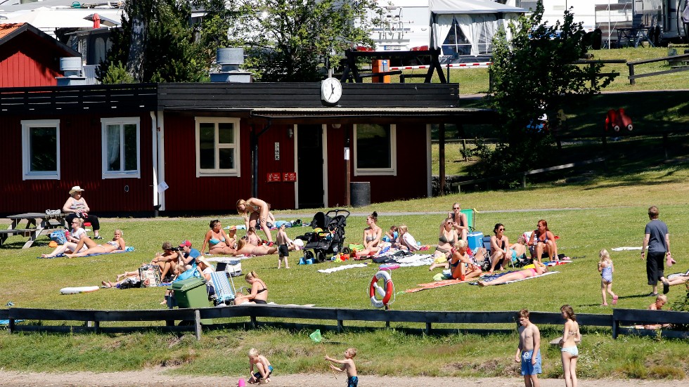 Hav tröst, snart är sommaren här och i Bredsand kan man både bada, roa sig och äta. Campingkedjan First Camp har fler aktiviteter på gång och utökar öppettiderna vid restaurangen.