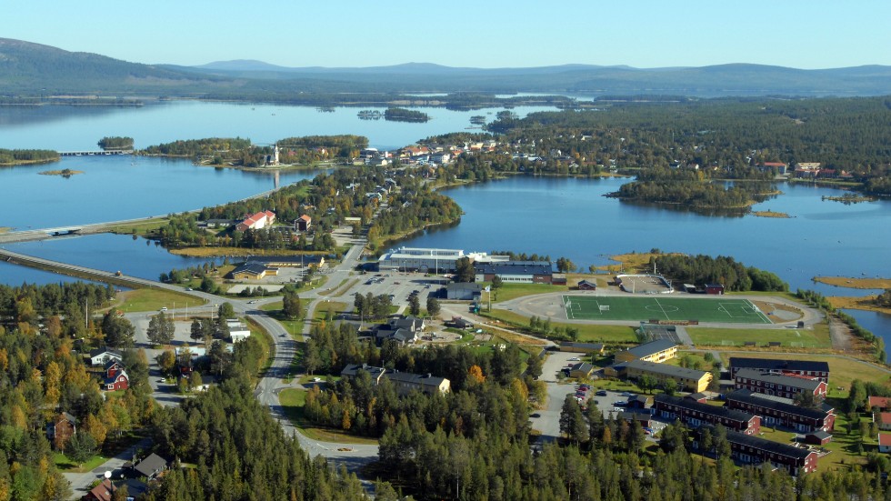 "I en liten kommun som Arjeplog där det bor relativt lite människor, förlitar man sig på ideellt engagerade krafter. Det innebär att du som kränks av att man inte anordnar en Silveryra eller annan fest för allmänheten troligtvis aldrig engagerat dig ideellt", skriver insändarskribenten. (Arkivbild)