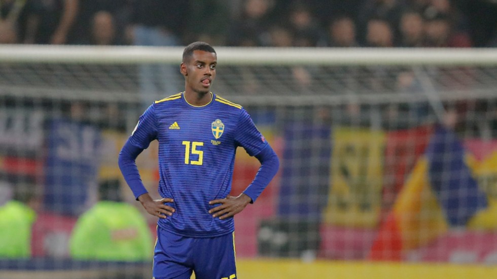 Alexander Isak utsattes för rasism av delar av den rumänska publiken i EM-kvalet i höstas. Nu går fotbollsförbundet vidare i frågan och kräver regeländringar. Arkivbild.