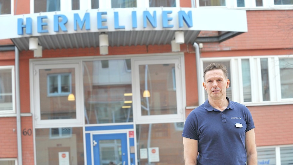 Lars Lundgren skulle vilja se ett regelverk och ett ansvarstagande inom ungdomsidrotten – att spelare som får smällar mot huvudet plockas av direkt.