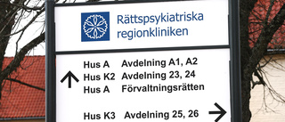 Personal fick föras till sjukhus - patient åtalas