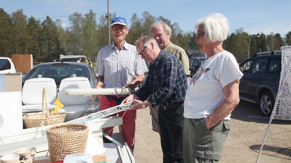 Bakluckeloppisarna på Heden är tillbaka. Kenneth Anderson, ordförande i Malmköpings innebandyförening, tycker att det ska bli kul att komma igång igen, samtidigt som han poängterar vikten av coronasäkerhet. Arkivbild.