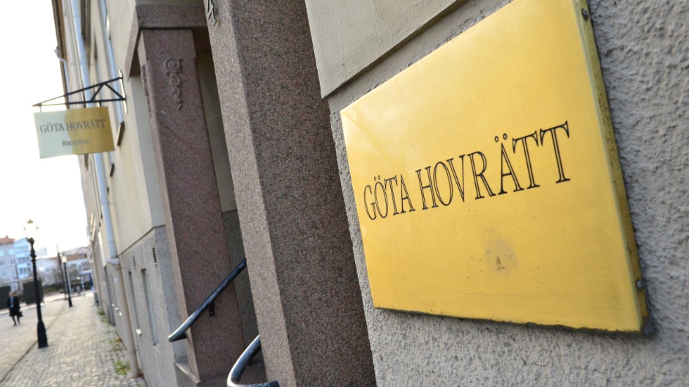 Eftersom mannen är återfallsförbrytare och begick brottet under pågående prövotid döms han till fängelse.