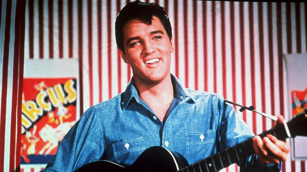 Elvis Presley blev 42 år. Han hyllas genom en konsert i Enköping på den dag då han skulle fyllt 90 år.