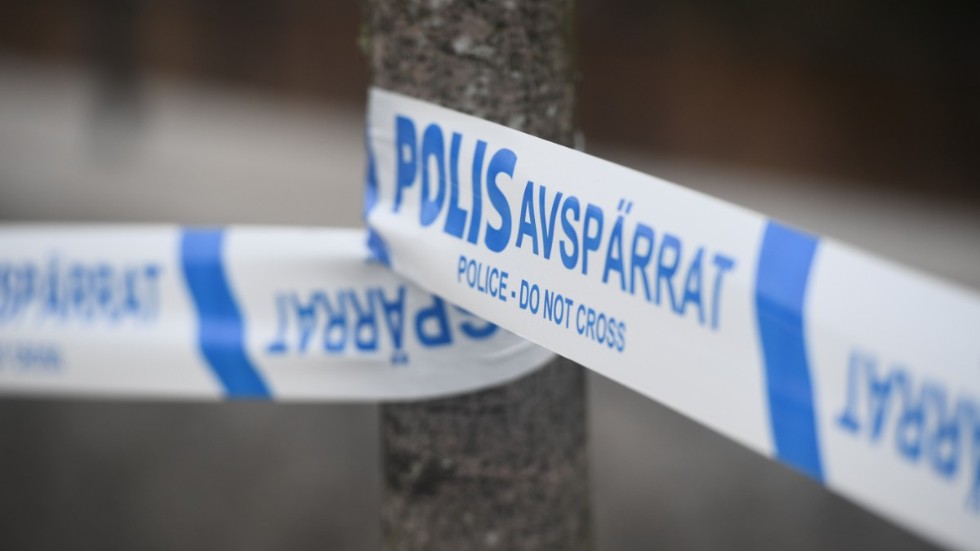 Polisen ska genomföra en brottsplatsundersökning i den bil som misstänks vara brottsplatsen. Arkivbild.