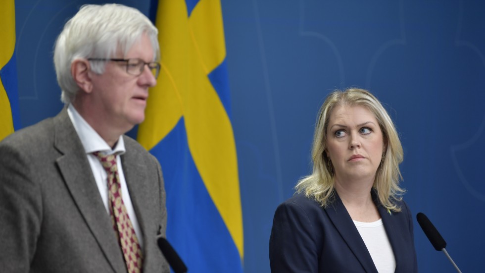 Socialminister Lena Hallengren (S) ska hålla presskonferens tillsammans med Folkhälsomyndighetens generaldirektör Johan Carlson. Arkivbild.