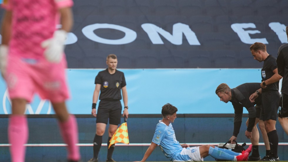 Malmös anfallare Marcus Antonsson klev ut skadad hemma mot Mjällby.