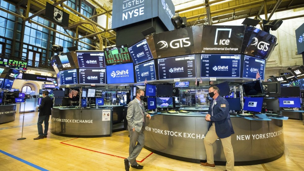 Det är lugnare än vanligt i New York-börsens lokaler på Wall Street. Bilden togs den 5 juni.