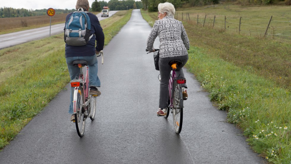 Gång- och cykelväg till Alstabadet, ungefär som den här till Bredsand, får Örsundsbroborna vänta på till 2025-2026.