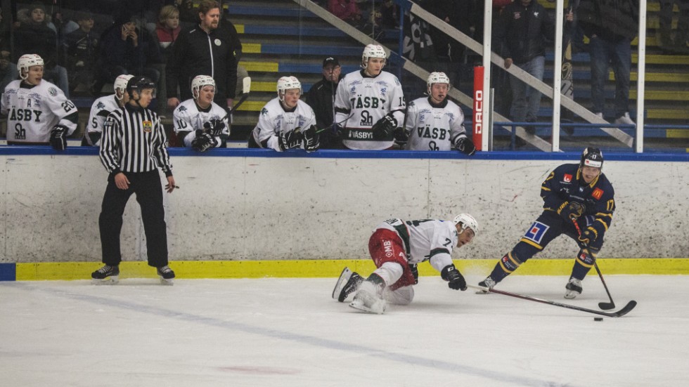 Visby Roma fick Väsby på fall i mötet i hockeyettan.