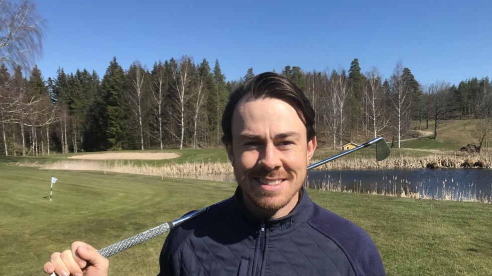 Det är nu, 2020. Axel Östensson tränar och hämtar kraft hemma i Motala under coronakrisen. Han passar på under pausen att utveckla sig själv, både på och utanför golfbanan. Nu är det två år som han har spelat som proffs. 