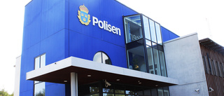 Häktade mannen åtalas för att ha dödshotat poliser