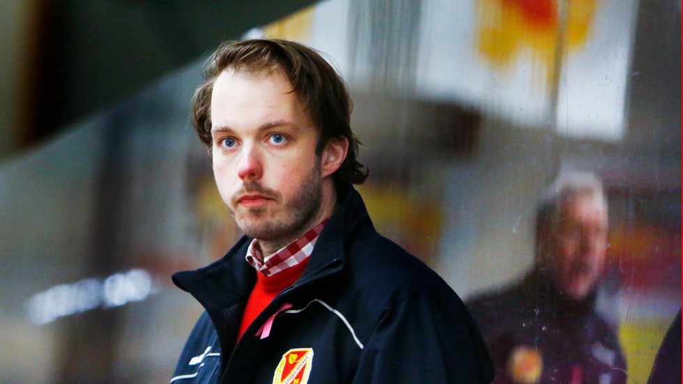 Gustaf Länn är numera huvudtränare i Linden som kämpar för att klar nytt kontrakt i Hockeyettan.