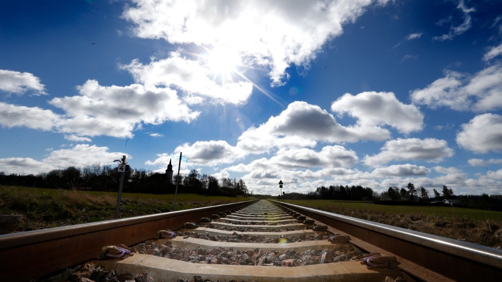 Finns det till och med positiva effekter om Ostlänkens station läggs utanför Linköping, frågar sig insändarskribenten.